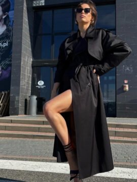 Trench coat in black