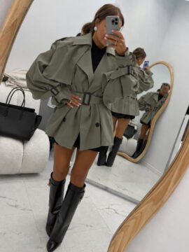 Trench coat in green